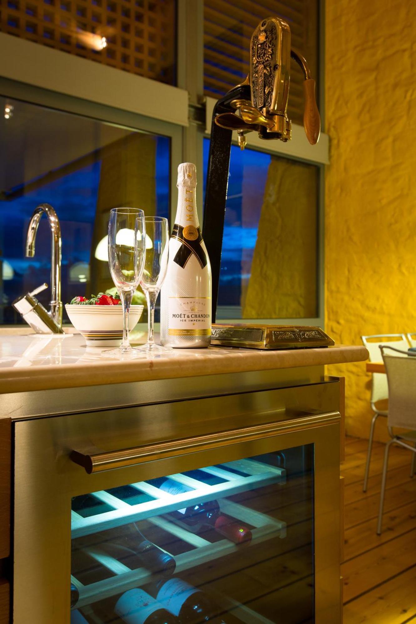 חאניה Beachfront Ravdoucha Epavlis Eleni Villa - Pool, Hot Tub, Gym, Sauna, Private Parking, Wifi מראה חיצוני תמונה
